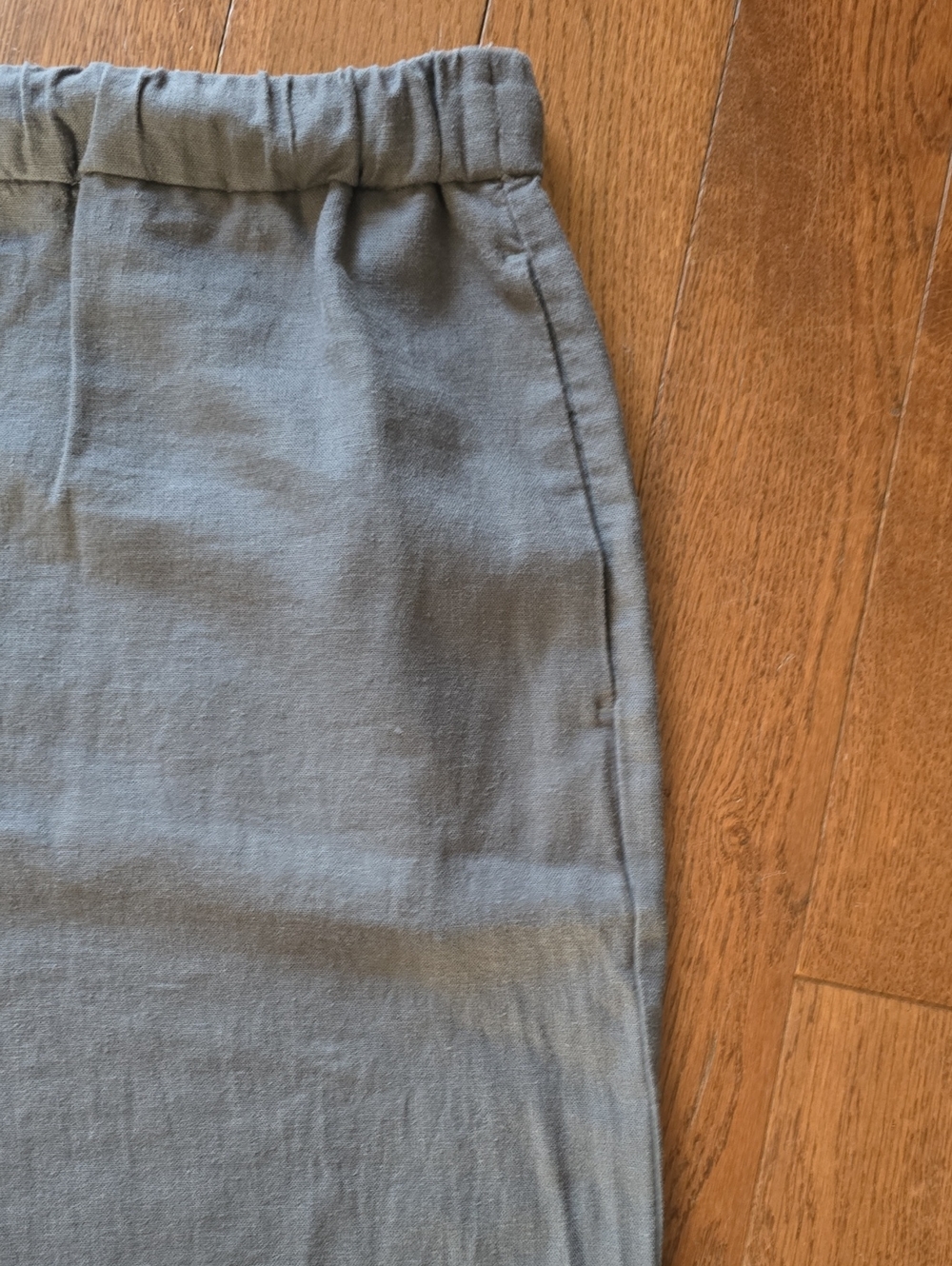 Relaxed Drawstring Capris - Picture 4 of 6